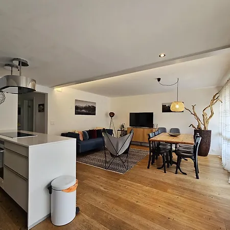 Falke 2nd Floor Apartment *